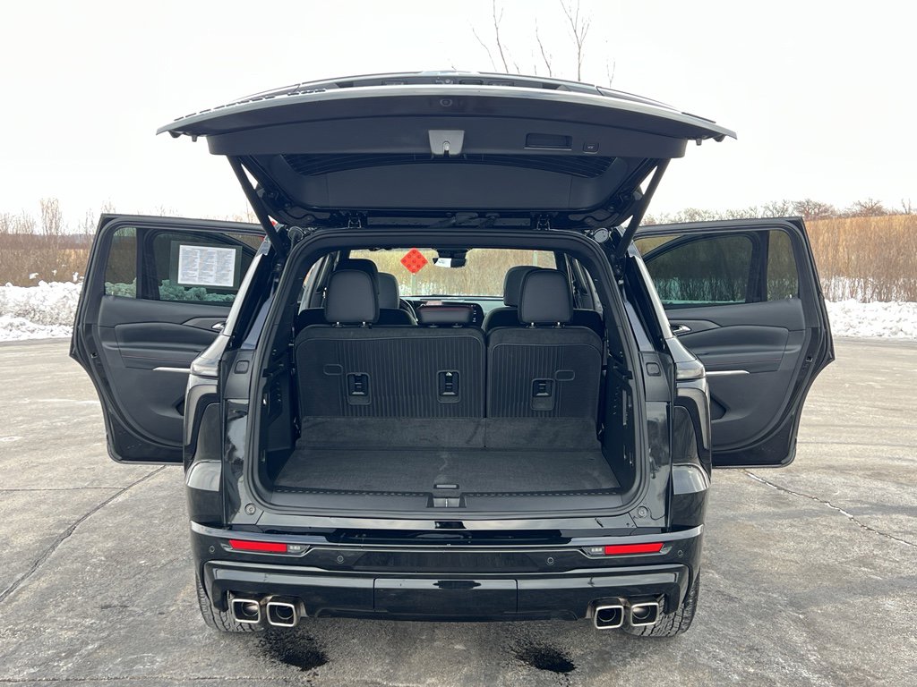 Used 2024 Chevrolet Traverse RS image 41