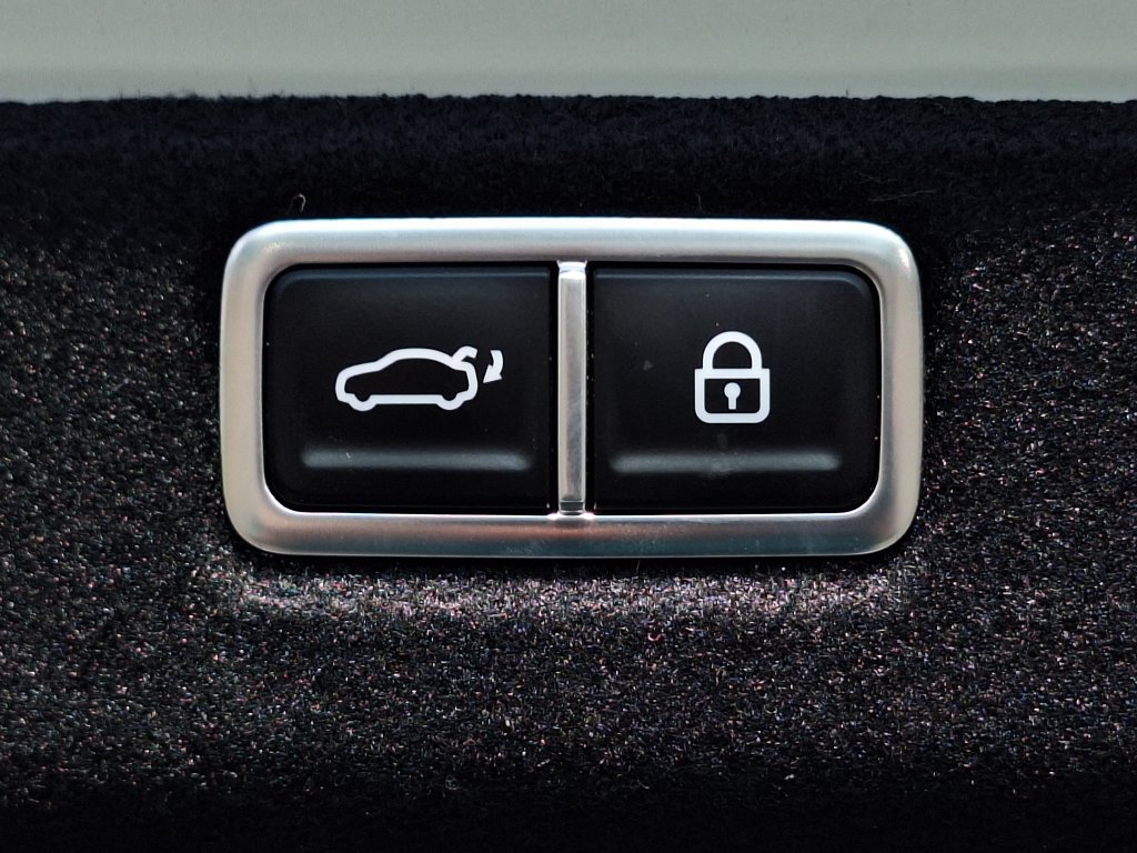 Certified 2025 Hyundai Sonata Limited FWD image 31