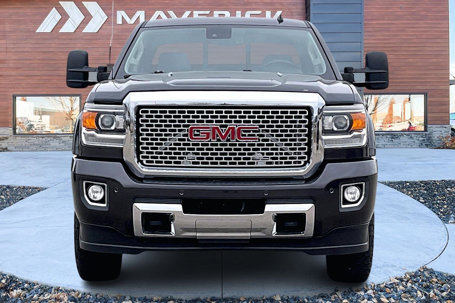 Used 2015 GMC Sierra 2500 Denali image 2