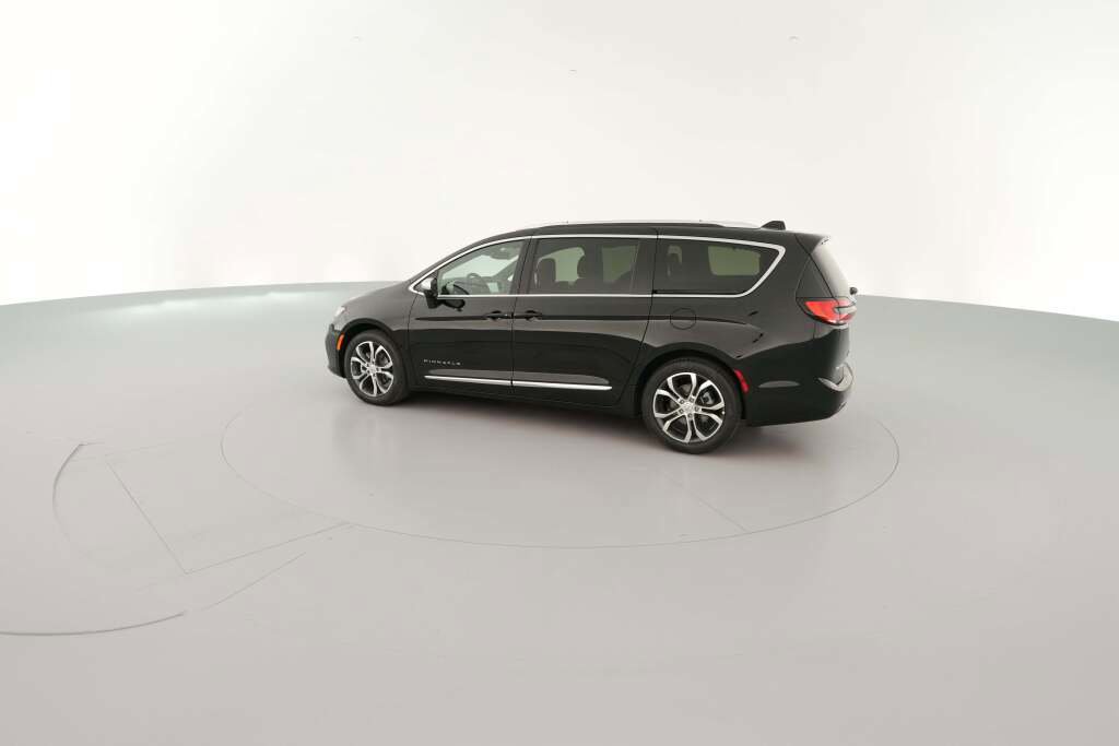 New 2026 Chrysler Pacifica Pinnacle image 7