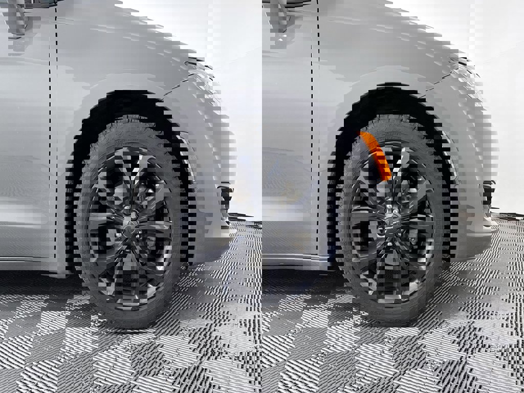 Used 2020 Chrysler Pacifica Limited w/ Advanced Safetytec Group image 24