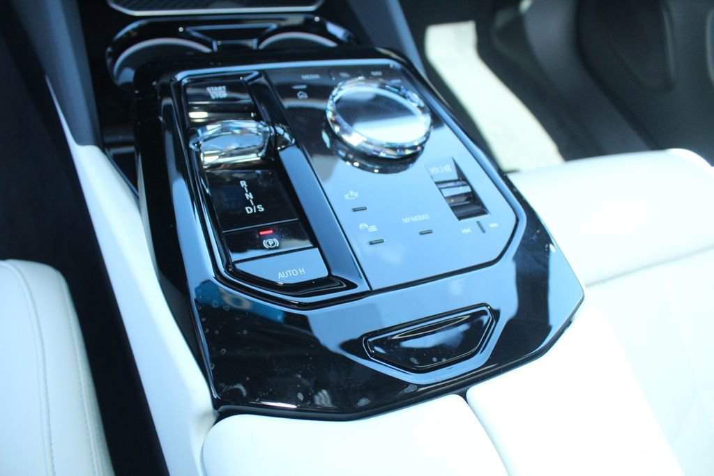 New 2026 BMW 550e xDrive w/ Executive Package AWD/4WD image 14