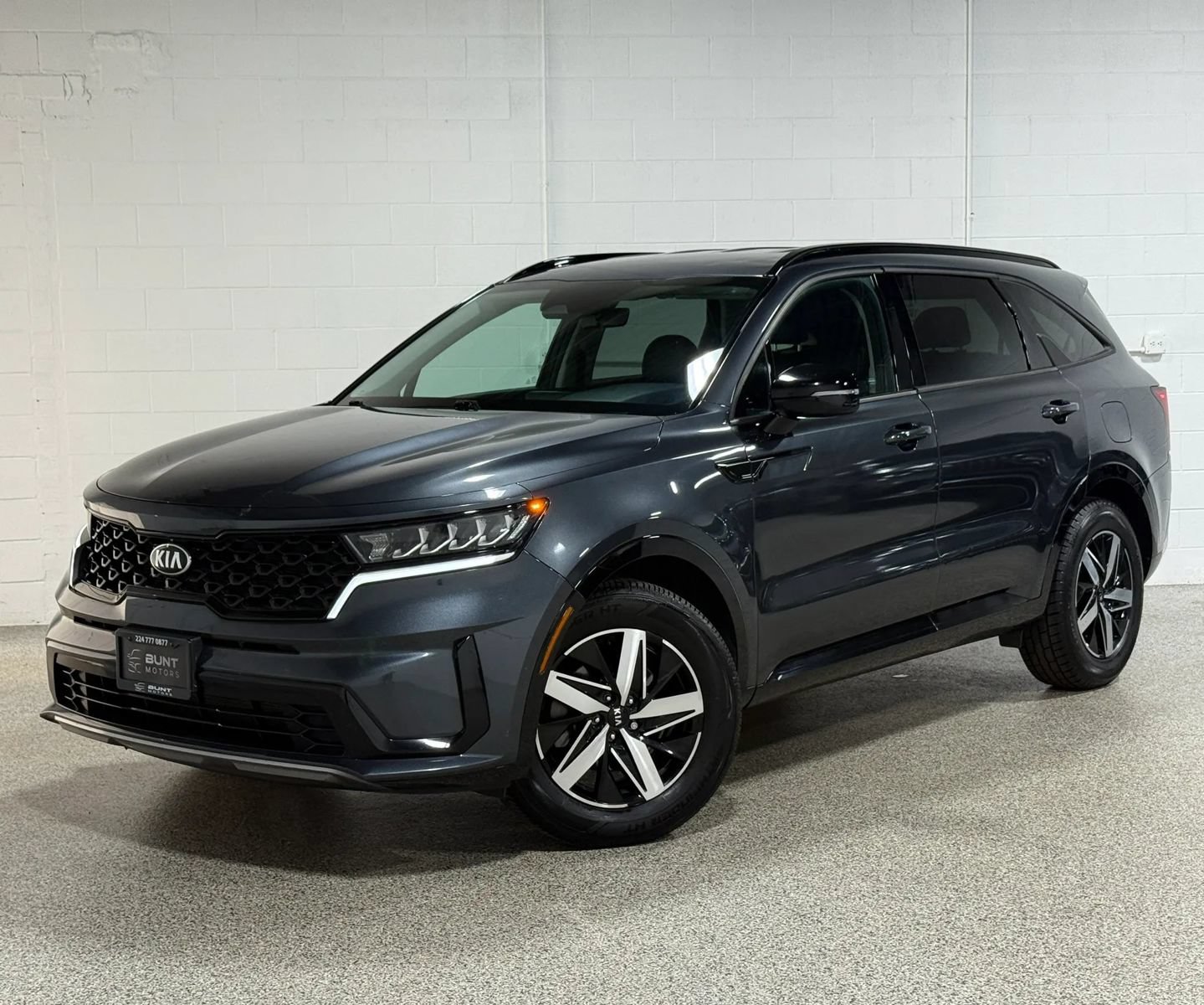 Used 2021 Kia Sorento S FWD image 2
