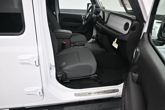 Used 2024 Jeep Gladiator Sport AWD/4WD image 8