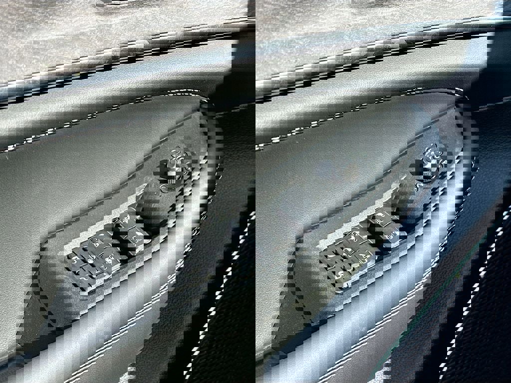 New 2025 Jeep Grand Cherokee Overland w/ Luxury Tech Group IV image 21