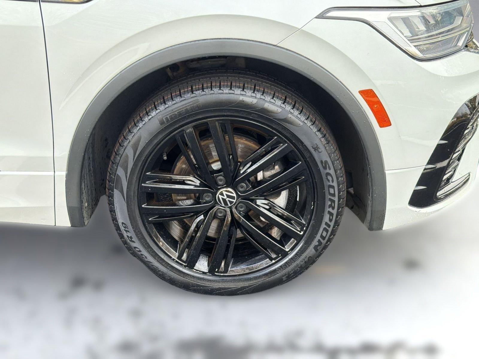 Used 2022 Volkswagen Tiguan SE R-Line image 12