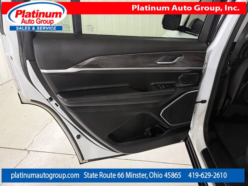 Used 2021 Jeep Grand Cherokee L Limited AWD/4WD image 32