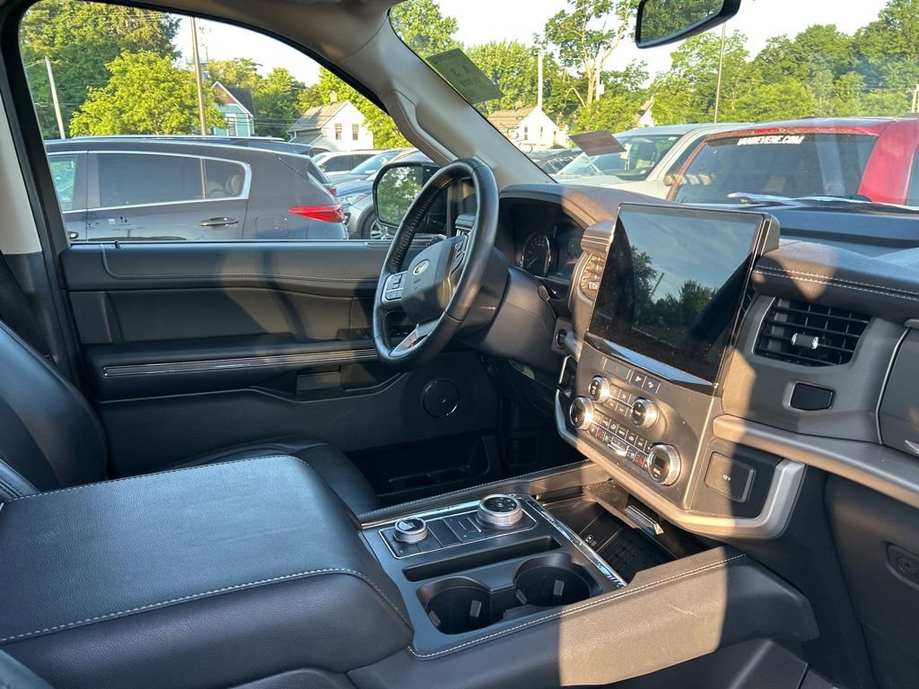 Used 2023 Ford Expedition XLT AWD/4WD image 10
