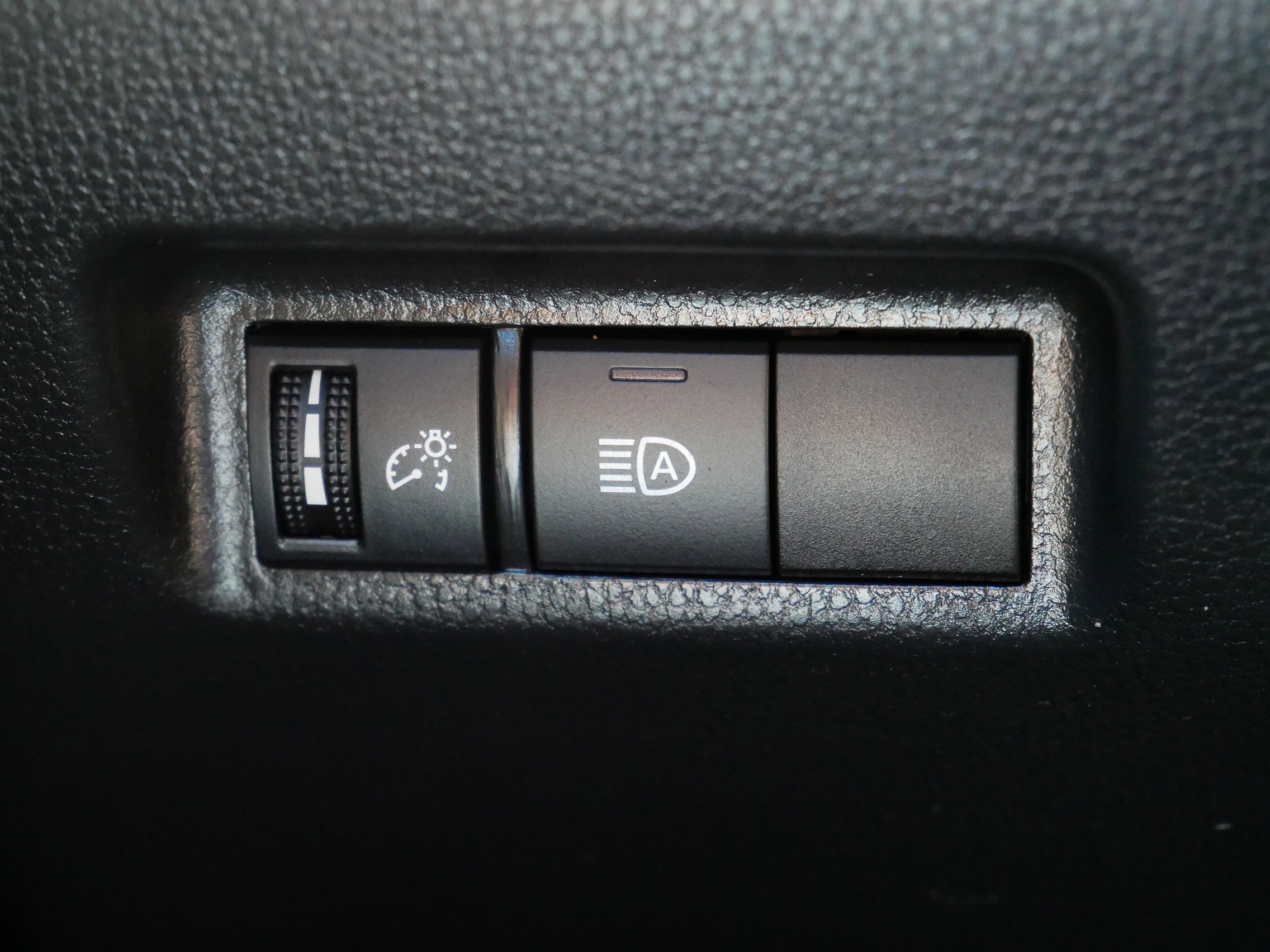 Used 2021 Toyota RAV4 LE AWD/4WD image 26