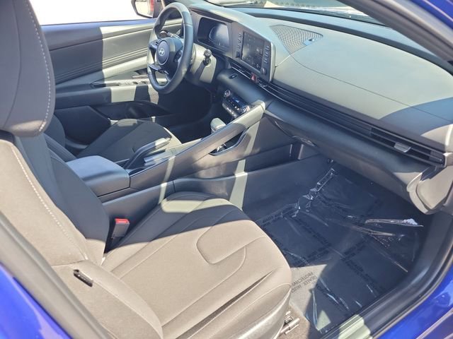 Certified 2025 Hyundai Elantra Sport image 18