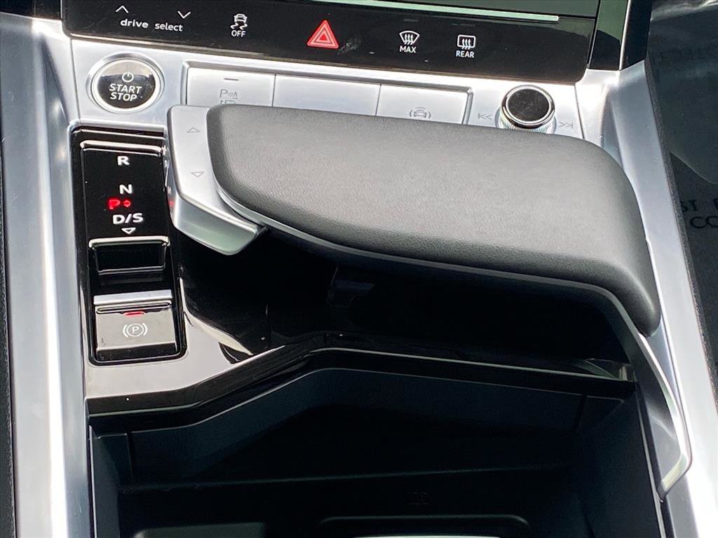 Used 2024 Audi Q8 e-tron Premium Plus w/ Premium Plus Package image 12