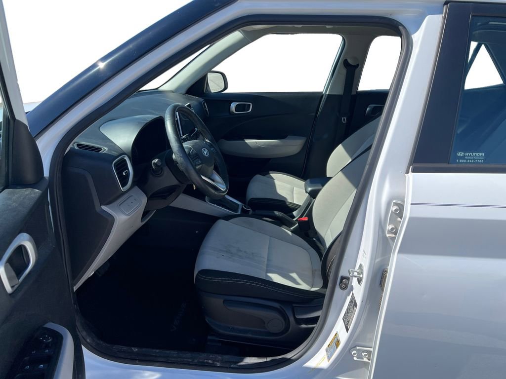 Used 2022 Hyundai Venue SEL image 9