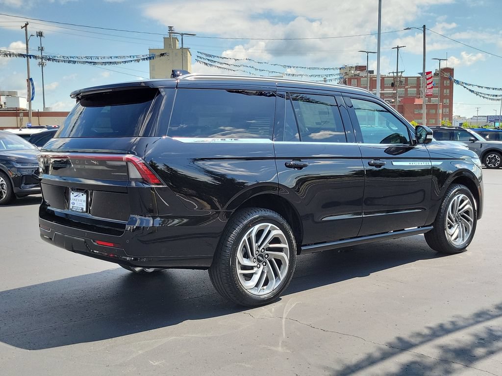 New 2026 Lincoln Navigator Reserve AWD/4WD image 3