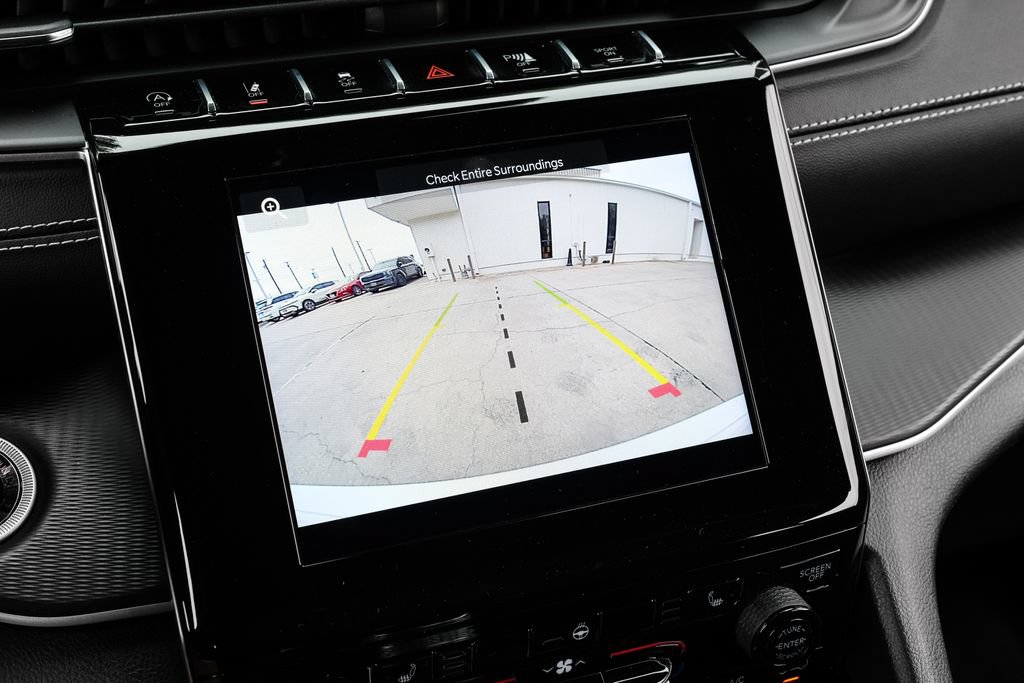 Used 2023 Jeep Grand Cherokee Altitude AWD/4WD image 30