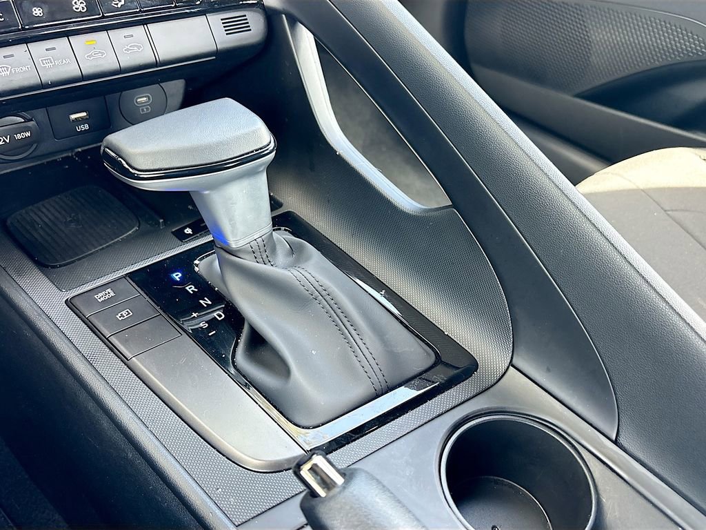 Certified 2025 Hyundai Elantra Sport image 16
