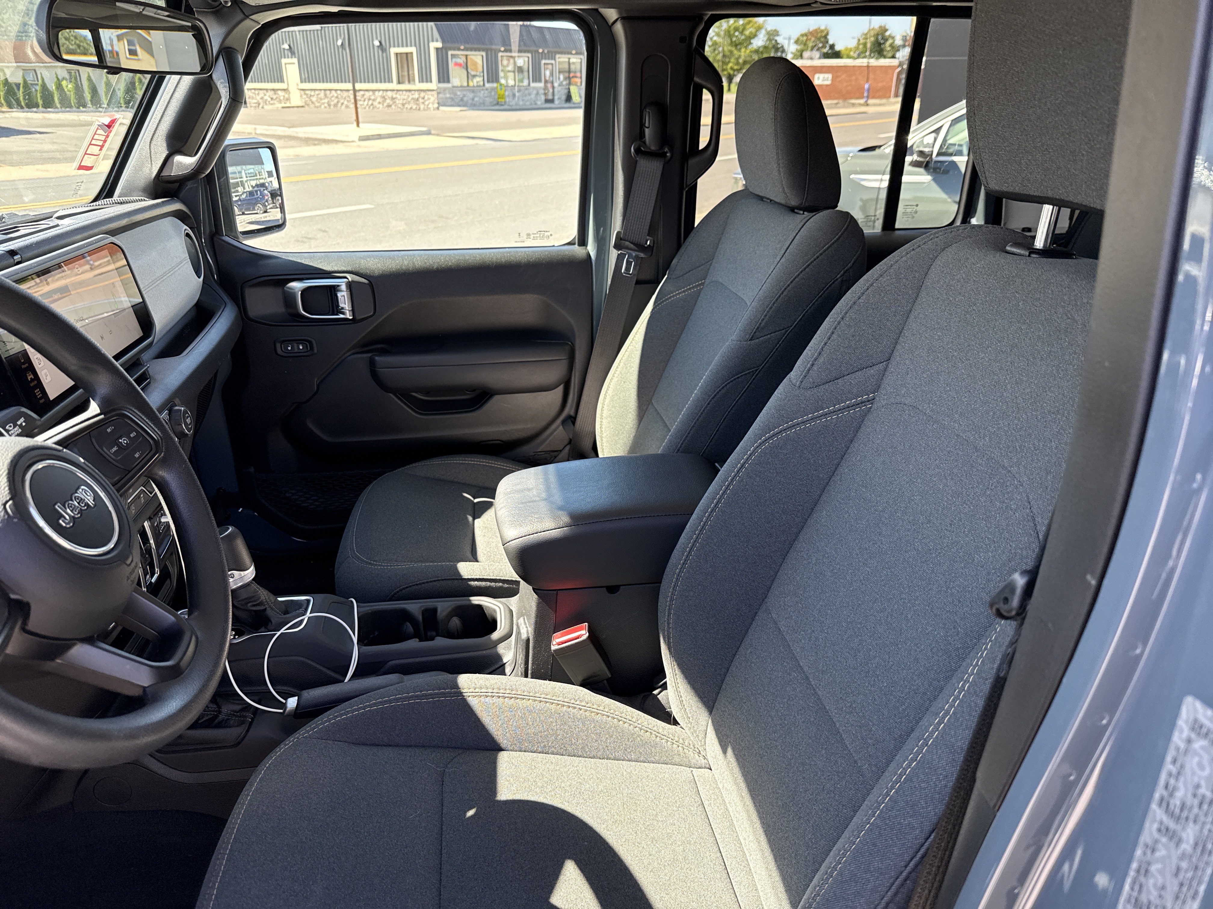 Used 2025 Jeep Gladiator Mojave AWD/4WD image 12