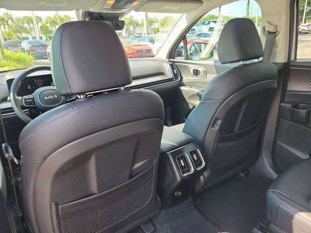 Used 2025 Kia Sorento EX AWD/4WD image 16