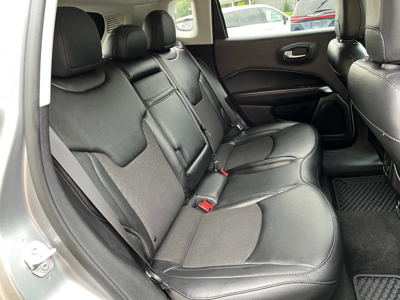 Used 2019 Jeep Compass Latitude image 11