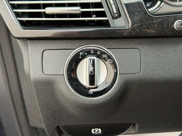 Used 2010 Mercedes-Benz E 350 4MATIC Sedan image 26