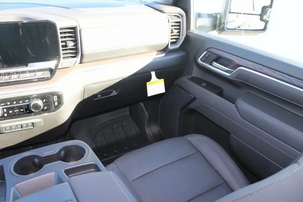 New 2026 GMC Sierra 3500 SLT AWD/4WD image 35