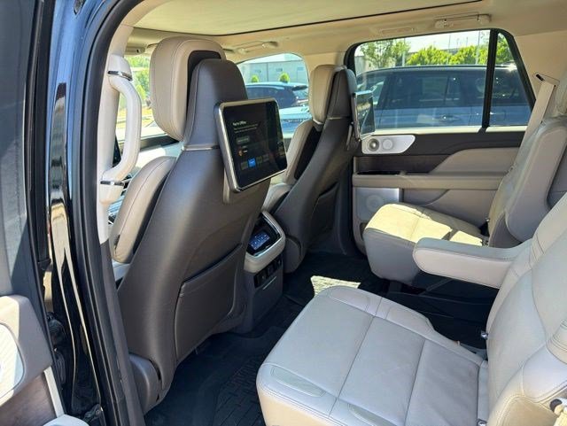 Used 2023 Lincoln Navigator Reserve AWD/4WD image 13