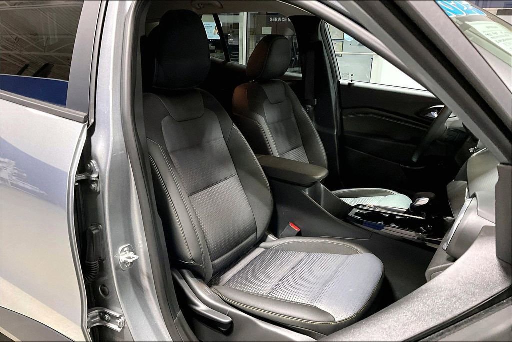 Used 2025 Chevrolet Trax LT w/ Driver Confidence Package image 7