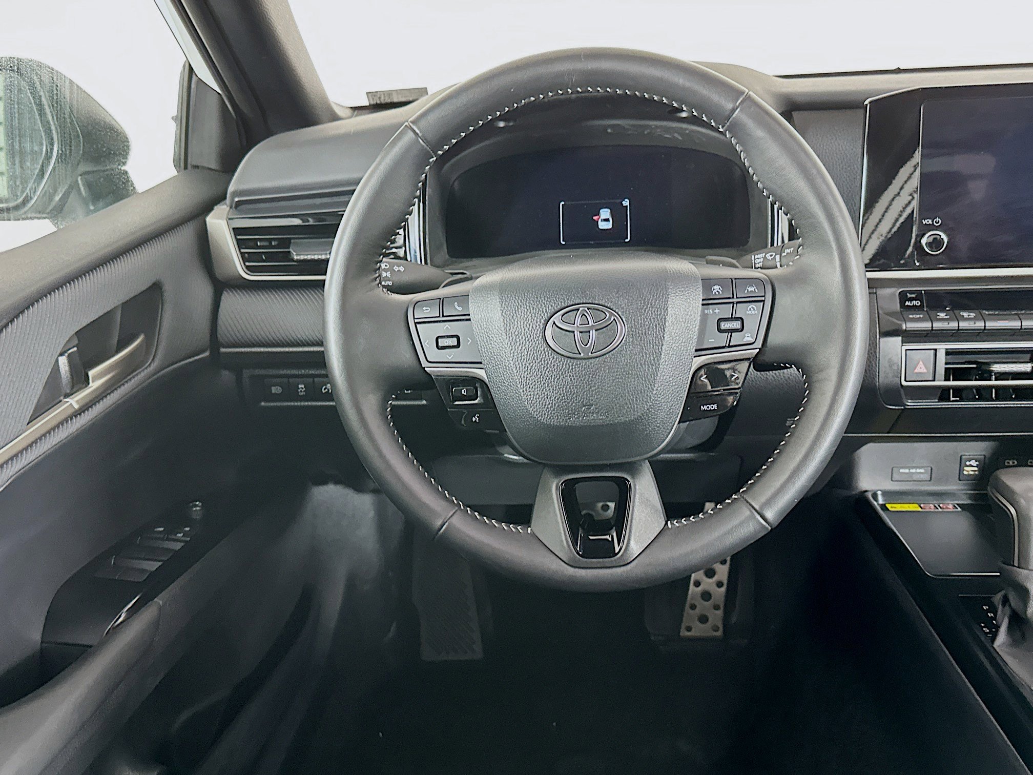 Used 2025 Toyota Camry SE image 18