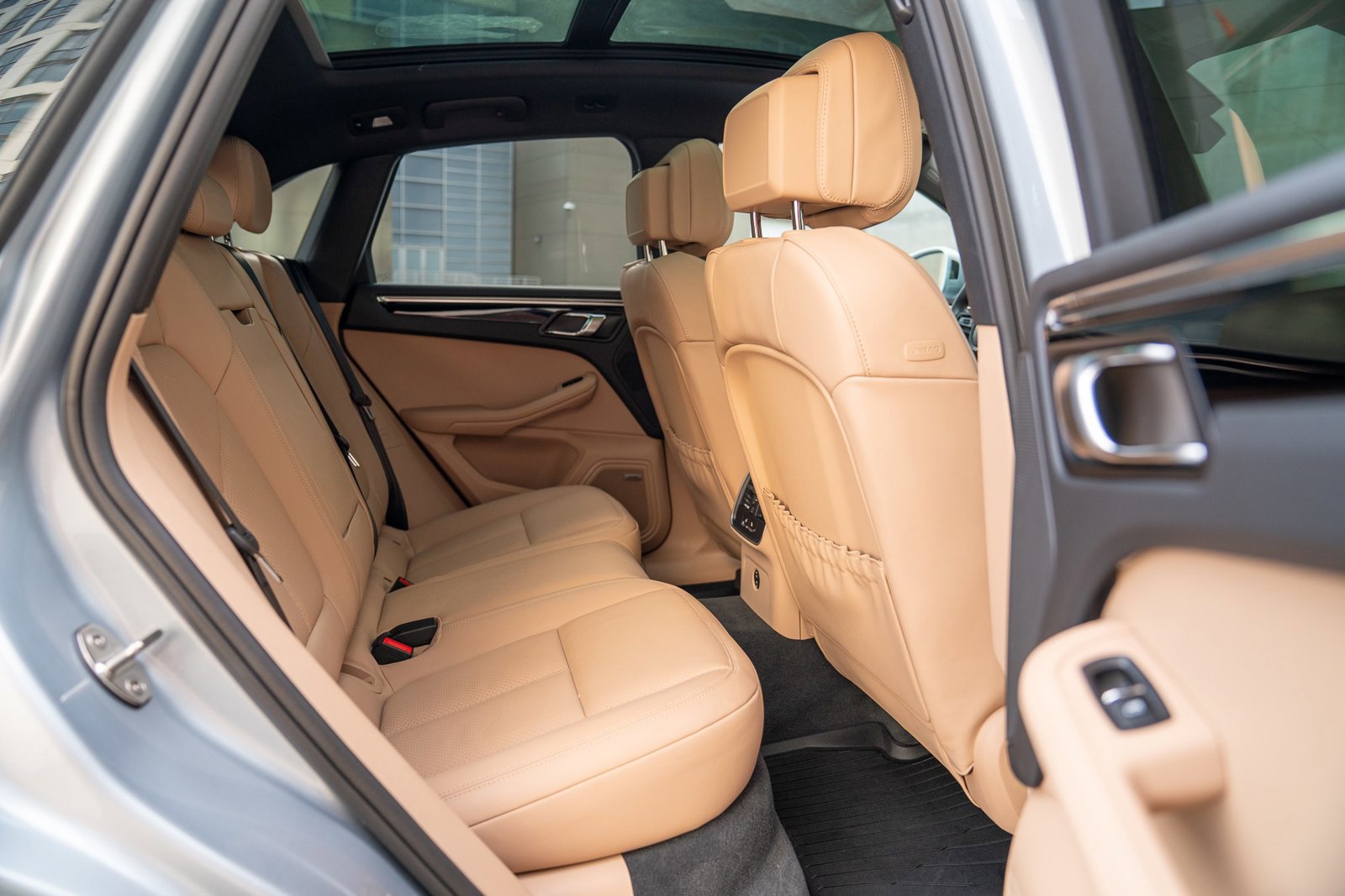 Used 2025 Porsche Macan image 25