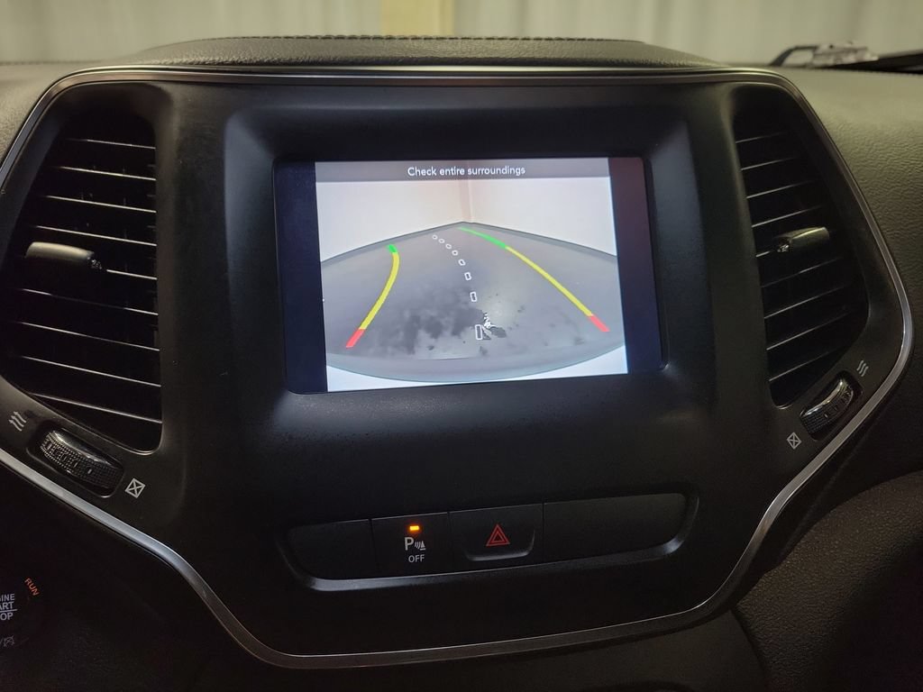 Used 2020 Jeep Cherokee Latitude Plus w/ Cold Weather Group FWD image 22