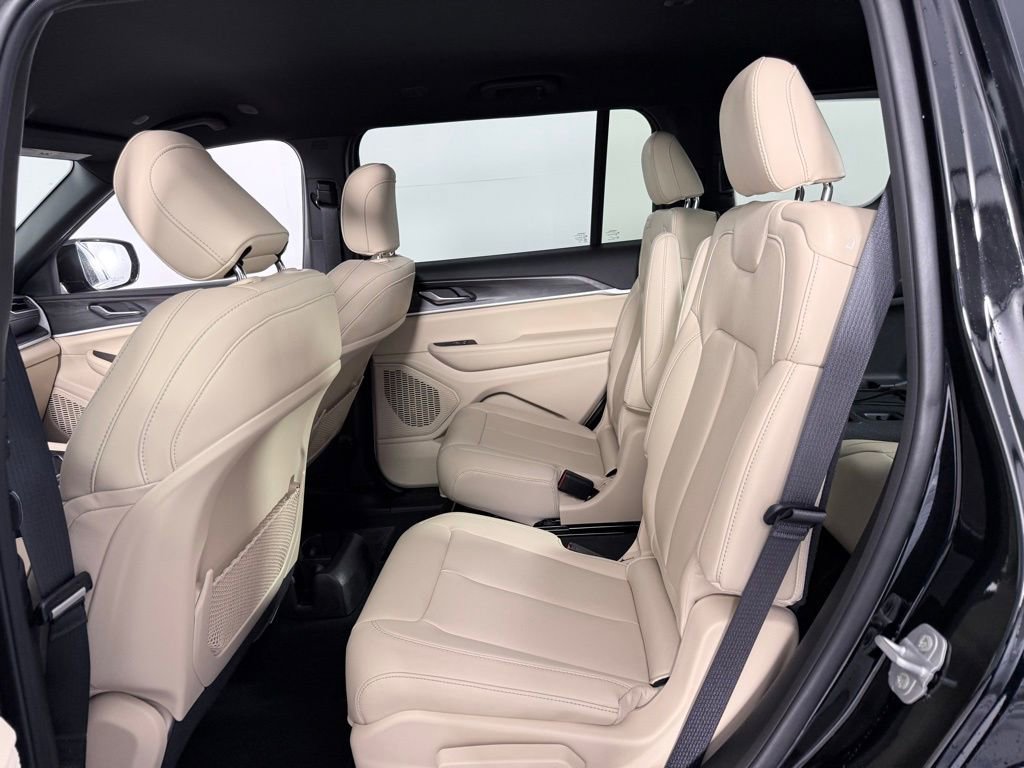 Used 2025 Jeep Grand Cherokee L Limited w/ Black Appearance Package image 22