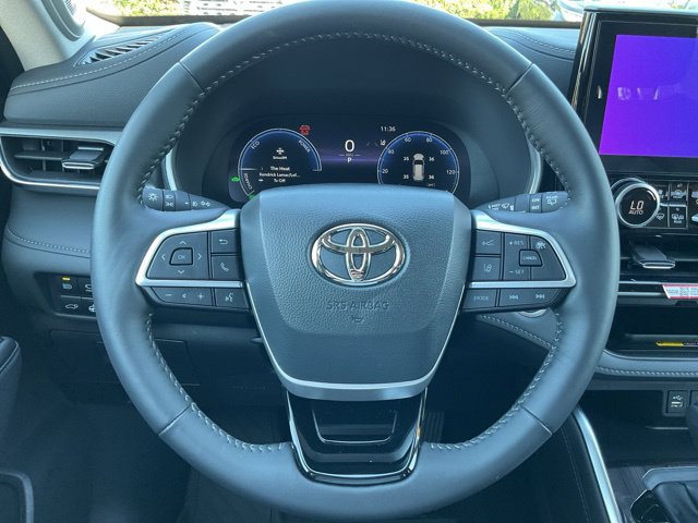 Used 2026 Toyota Highlander Limited AWD/4WD image 24