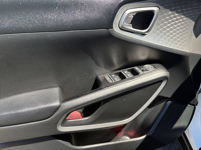 Used 2024 Kia Soul LX w/ Option Group 015 FWD image 13