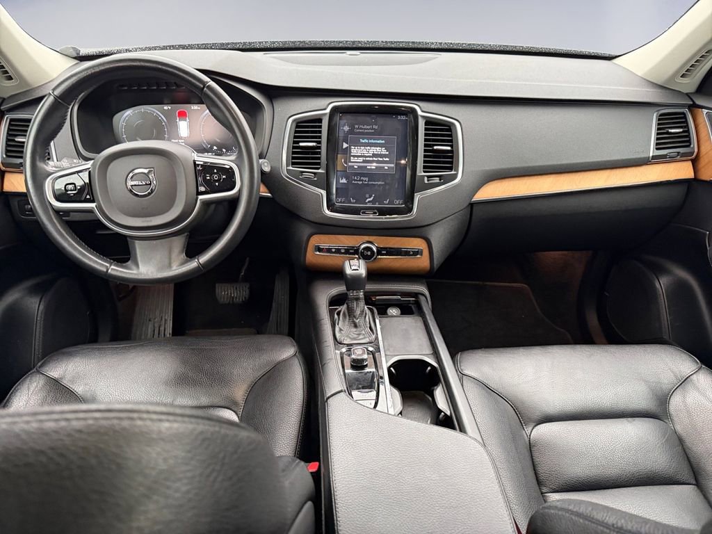 Used 2022 Volvo XC90 T6 Momentum image 12