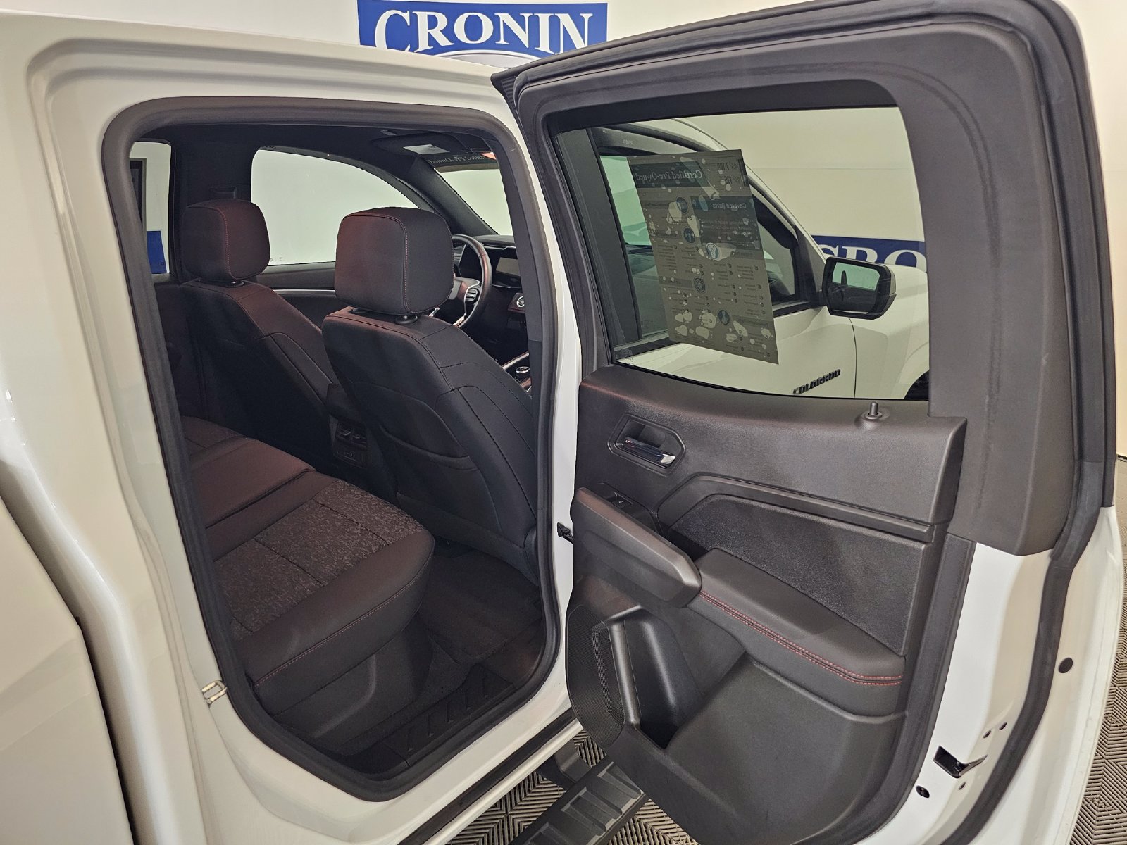 Used 2023 Chevrolet Colorado Z71 w/ Z71 Convenience Package 2 AWD/4WD image 23