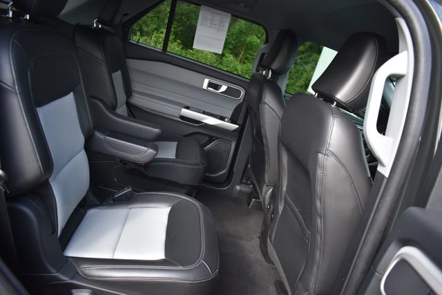 Used 2022 Ford Explorer XLT w/ Equipment Group 202A AWD/4WD image 14