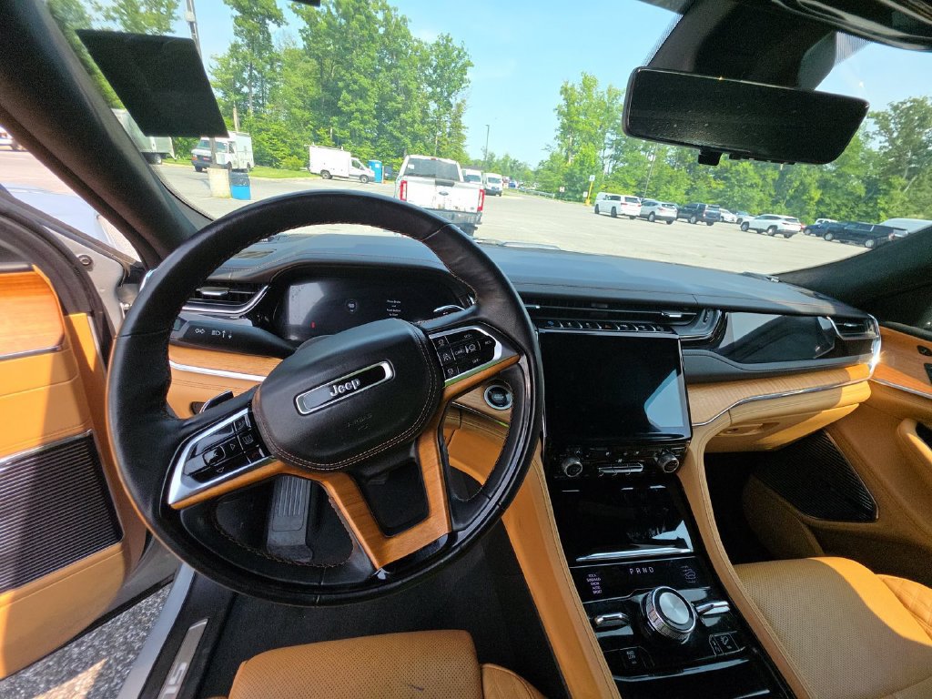 Used 2023 Jeep Grand Cherokee Summit AWD/4WD image 14