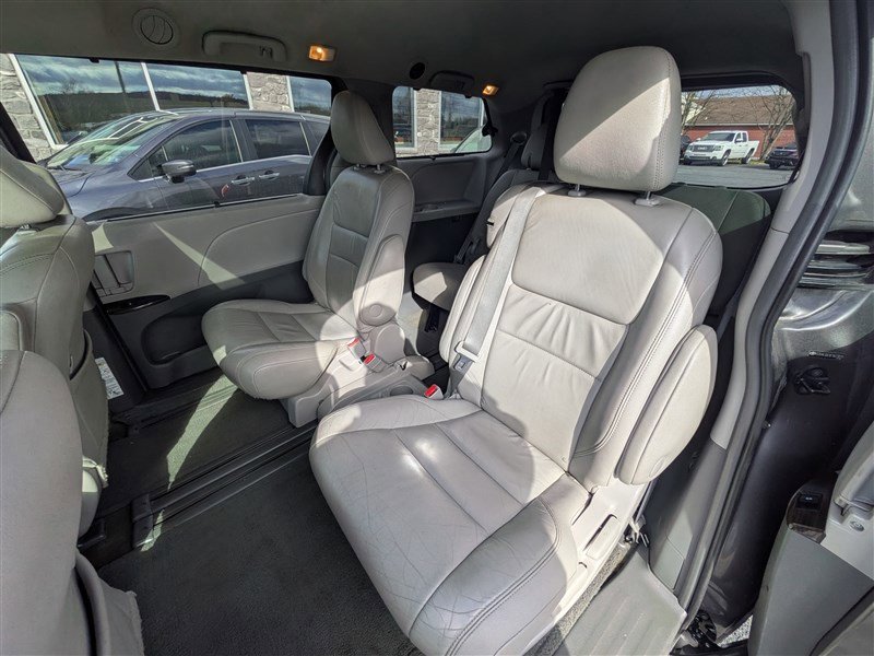 Used 2015 Toyota Sienna XLE w/ XLE Navigation Package image 14