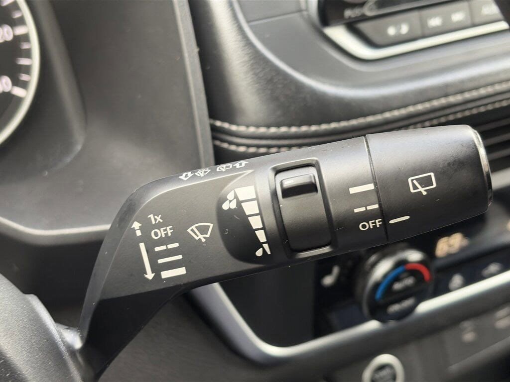 Used 2023 Nissan Rogue SV w/ SV Premium B Package image 22