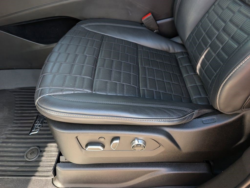 Certified 2022 Cadillac Escalade Sport Platinum w/ LPO, ONYX Package AWD/4WD image 14