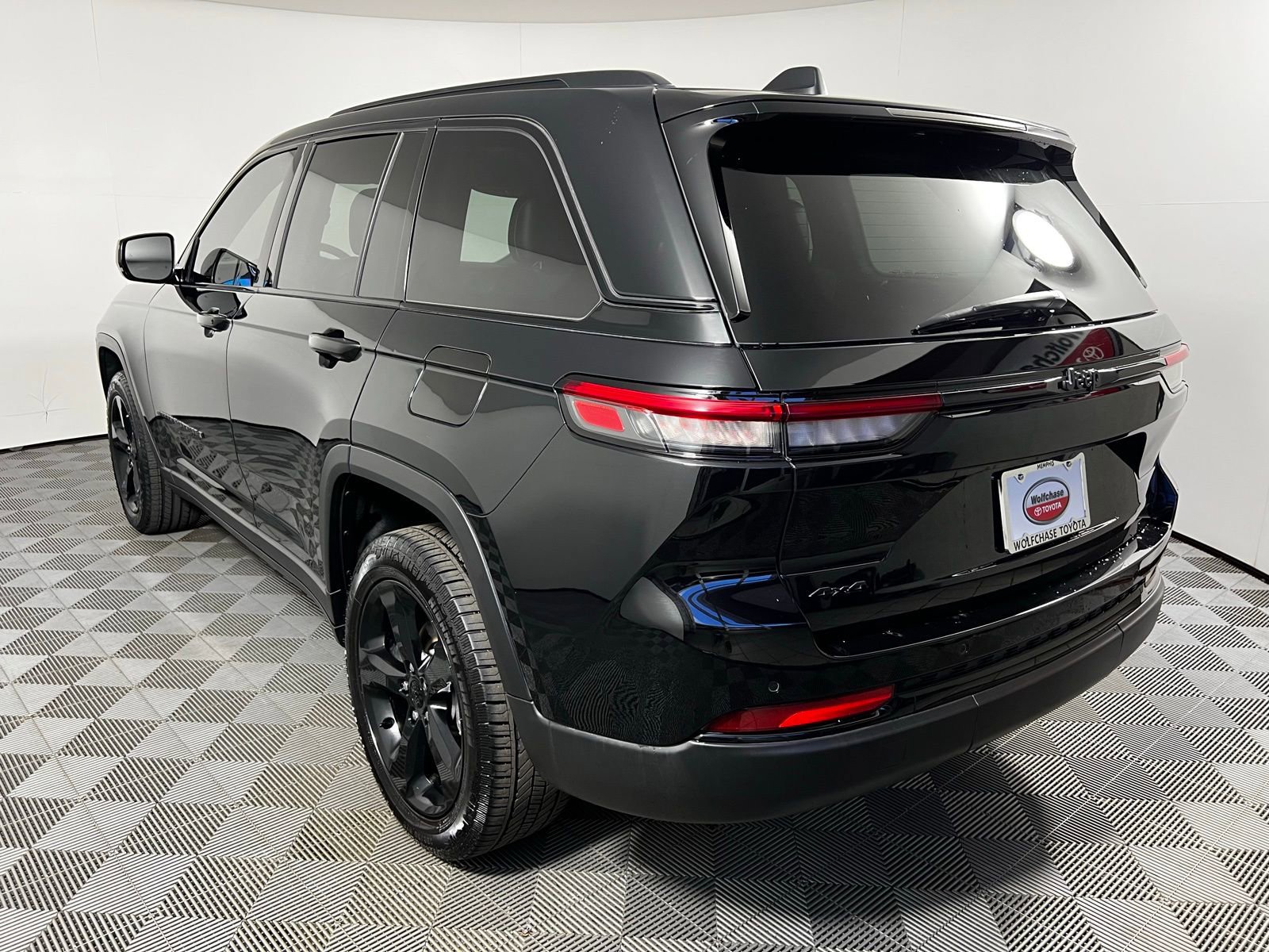 Used 2023 Jeep Grand Cherokee Altitude image 7