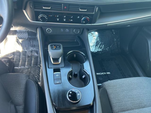 Used 2022 Nissan Rogue S image 11