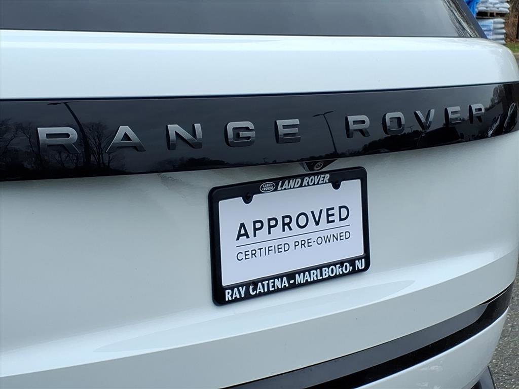 Certified 2024 Land Rover Range Rover SE image 19