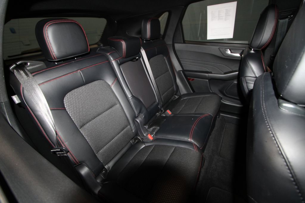 Used 2025 Ford Escape ST-Line w/ Equipment Group 301A image 24