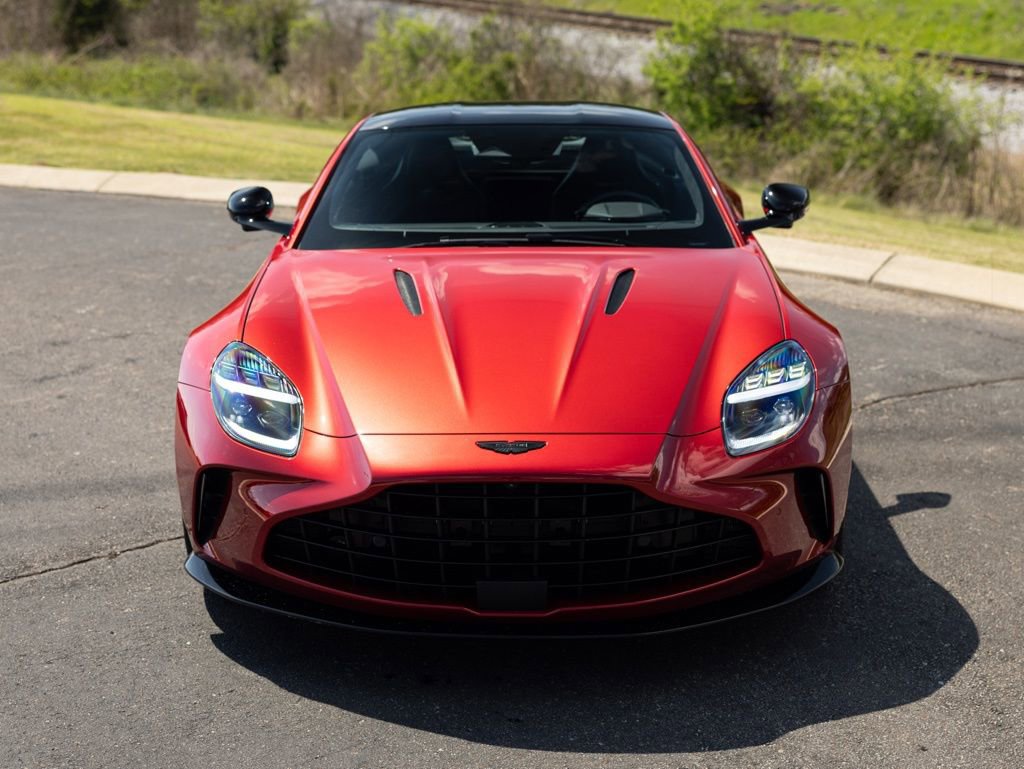 Used 2025 Aston Martin V8 Vantage Coupe image 12