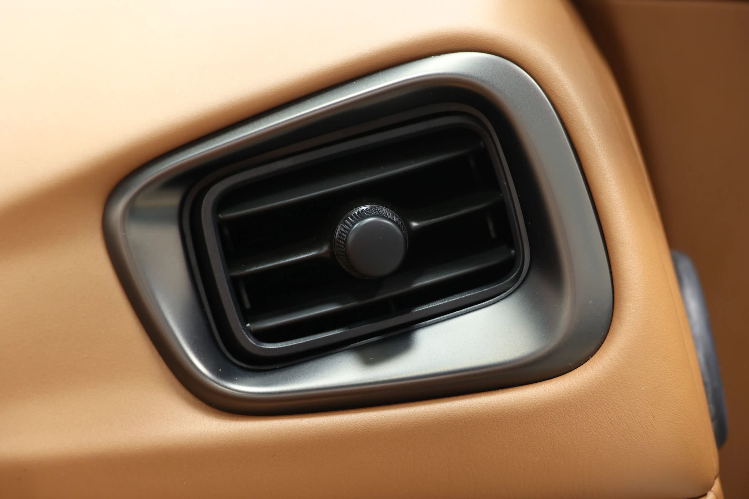 Used 2020 Aston Martin DB11 Volante image 83