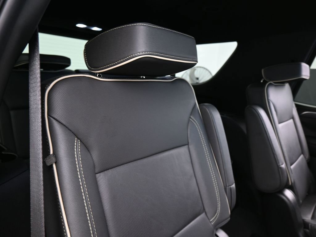 Used 2024 GMC Yukon SLT w/ SLT Luxury Package image 48