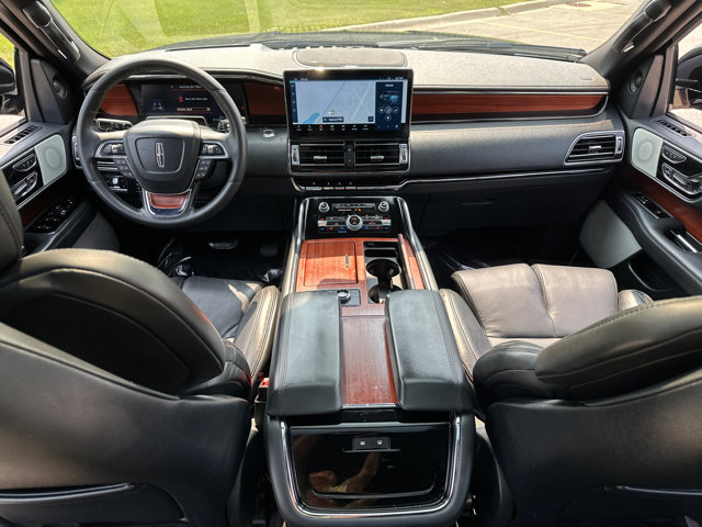 Used 2022 Lincoln Navigator Reserve image 15