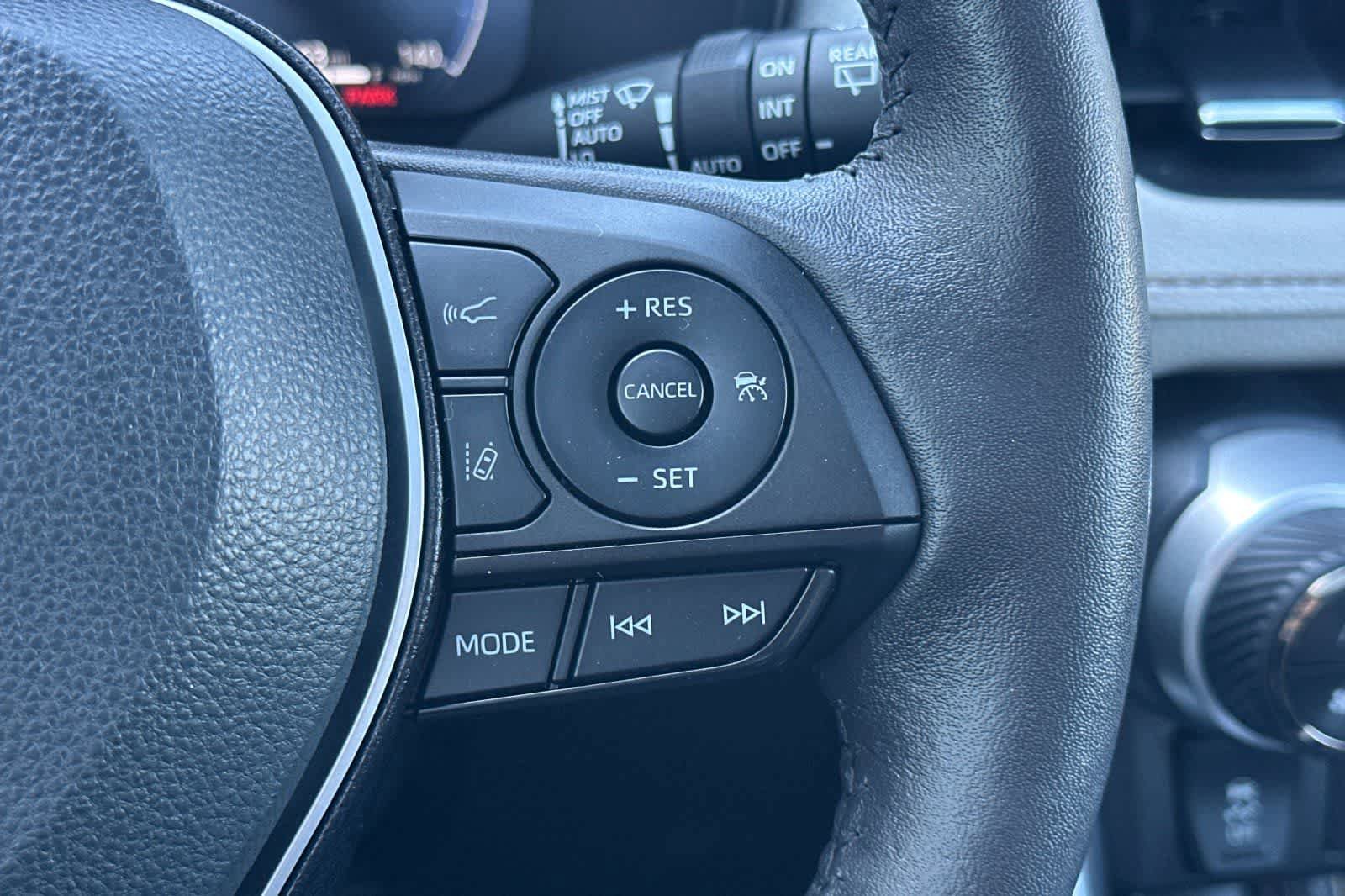 Used 2023 Toyota RAV4 Limited AWD/4WD image 27