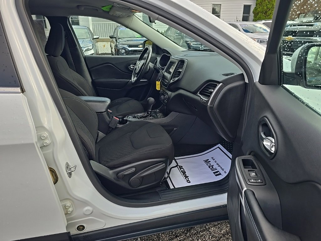 Used 2019 Jeep Cherokee Latitude w/ Cold Weather Group image 15