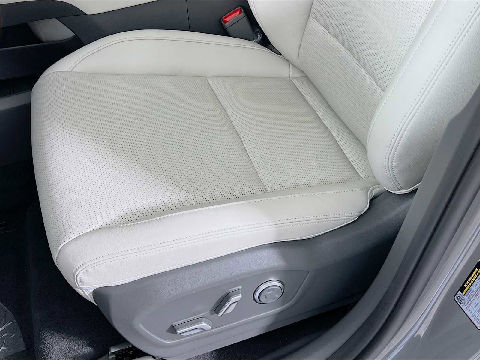 Used 2025 Hyundai Santa Fe Limited image 18